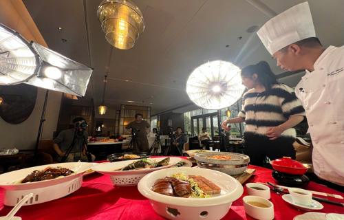 甄子丹婉拒重返TVB透露女儿将投身音乐学习