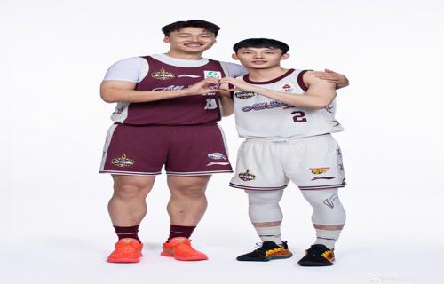 李彩桦滑雪坠入深洞 幸被救援