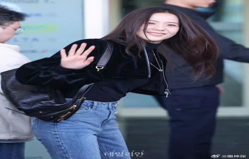 刘嘉玲晒与梁朝伟合照夫妻周末笑容幸福